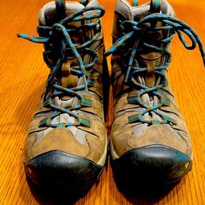 Keen Hiking Boats